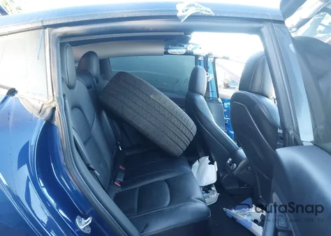 2021 Tesla Model 3 Performance Dual Motor All-Wheel Drive z USA, uszkodzony, nr VIN 5YJ3E1EC2MF063373